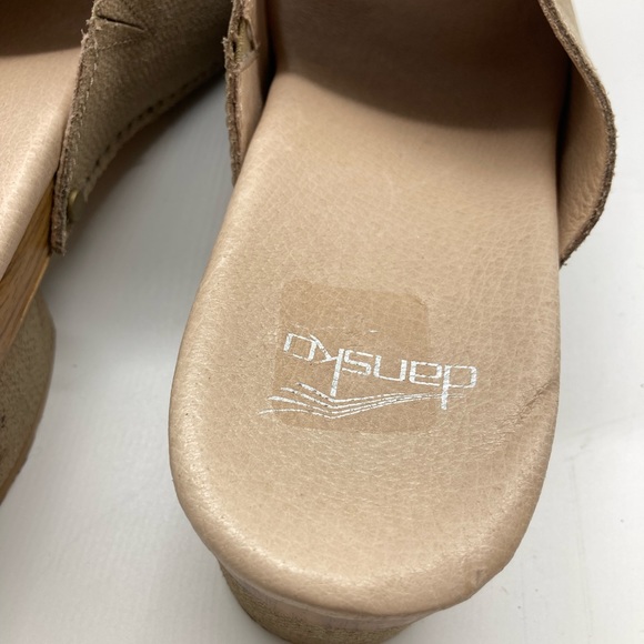 Dansko Maci Taupe Textured Beige Leather Sandals - Picture 8 of 16